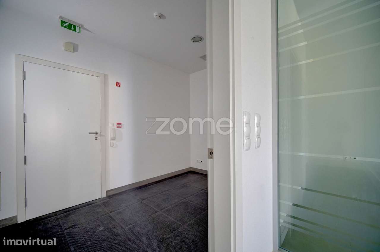 Escritório com garagem no Areeiro - Grande imagem: 3/27