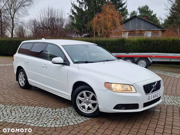 Volvo V70 D5 Momentum - 13