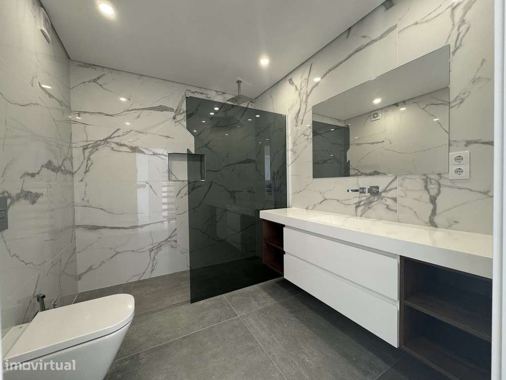 T4 Duplex Moderno com Terraços Amplos|Churrasqueira|Garagem Box-20