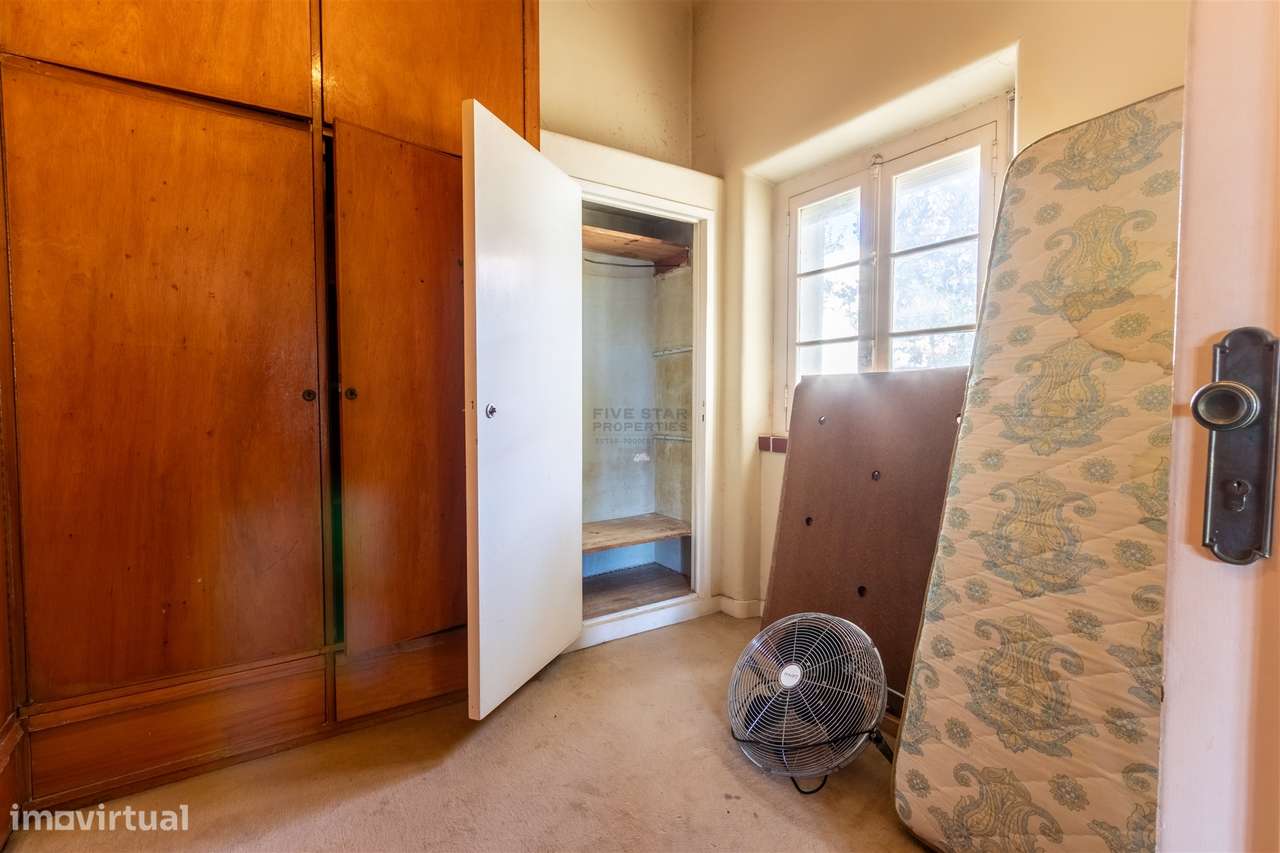 Moradia Estoril Cascais Vista Mar para renovar T6-34