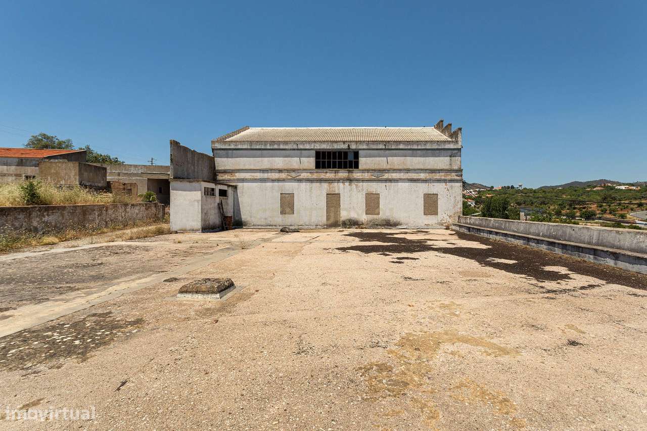 Moradia com 662m2, anexos e logradouro, para recuperação em Ponte de S - Grande imagem: 4/40