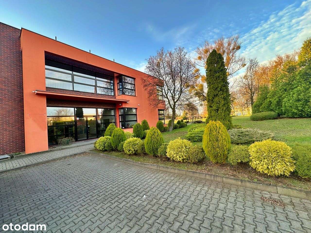 Nowoczesny biurowiec na WYNAJEM Wawrów - Gorzów Wielkopolski - Pełny obrazek: 1/8