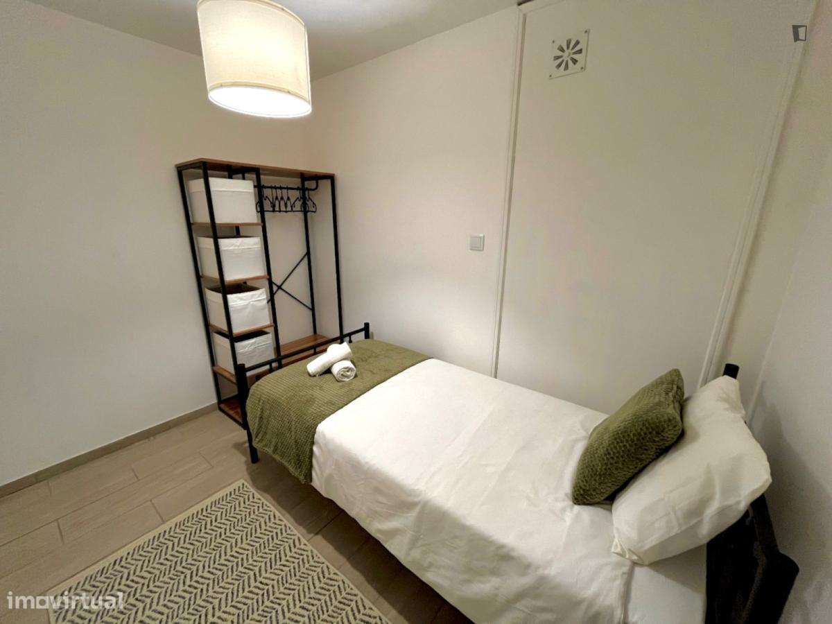 Quarto - localizado em Custóias Porto - Grande imagem: 3/17
