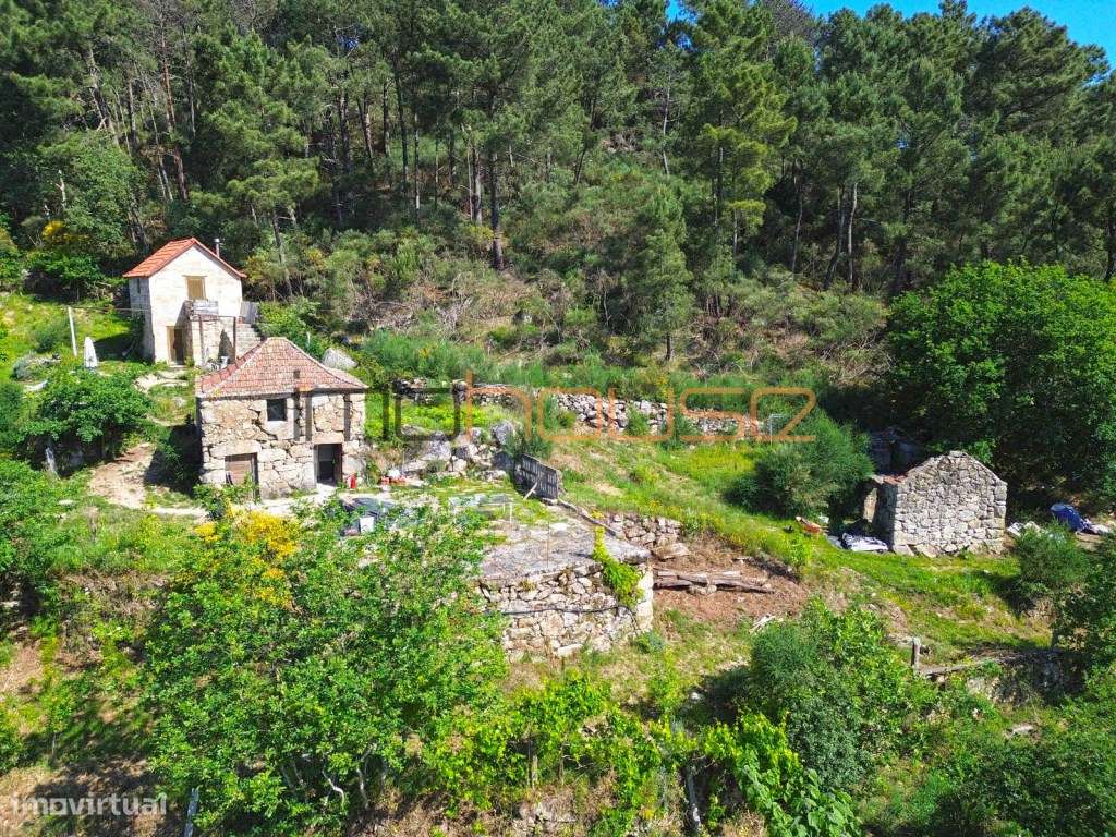 Quinta 2,6ha - Vista panorâmica e várias edificações-4