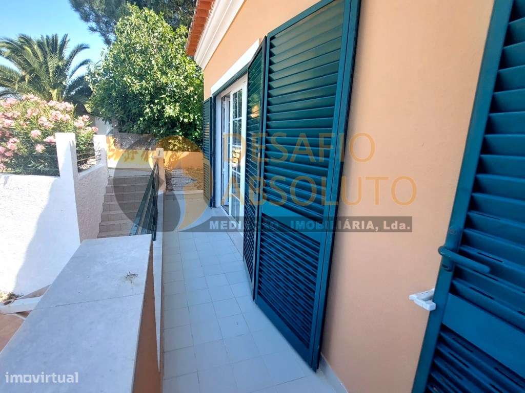 Moradia em Banda T4 c/ Piscina e Garagem. Quinta da Serralheira - S...-34
