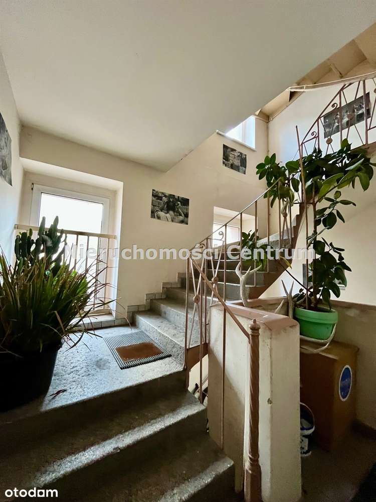 Duże mieszkanie w zabytkowej kamienicy w sercu miasta-8