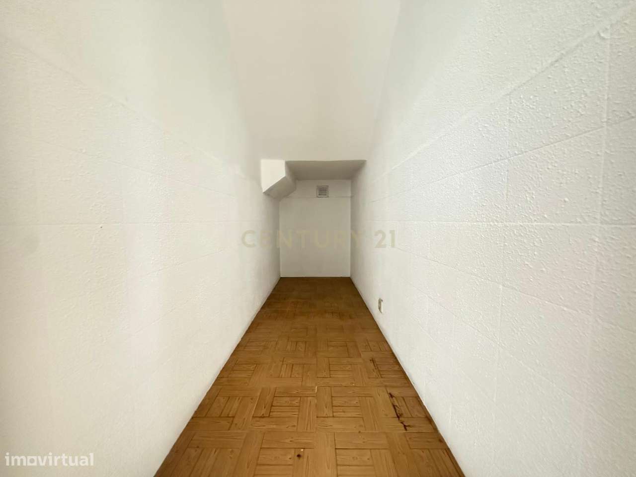 Moradia isolada na Aroeira com terreno de 600mt - Grande imagem: 5/13