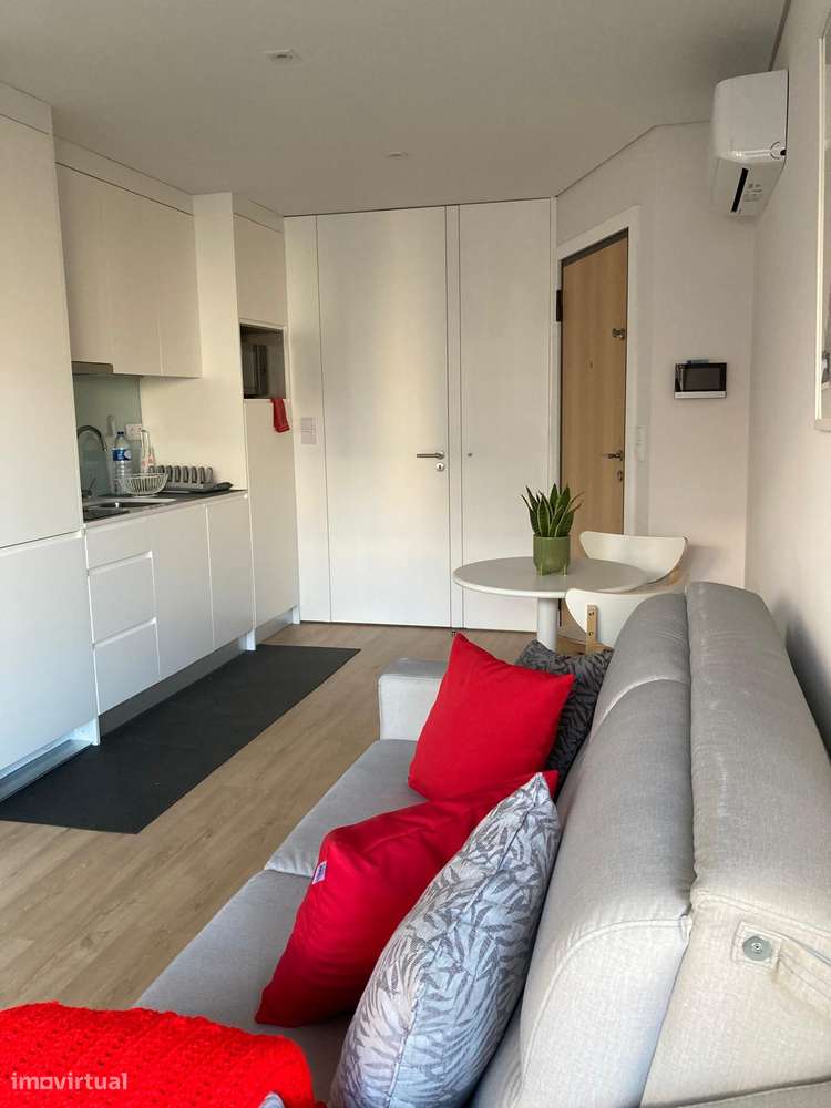 Apartamento T1 mobilado na Avenida da Boavista com lugar de garagem - Grande imagem: 4/13