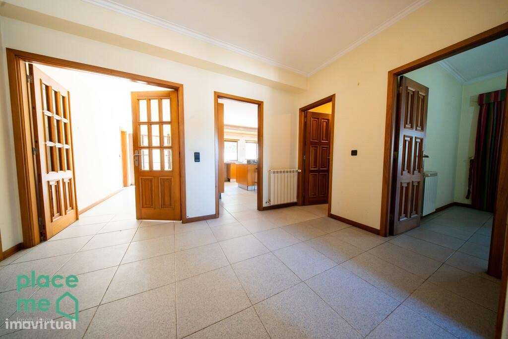 Moradia Individual com mais de 900m2 em Palmeira, Braga-8