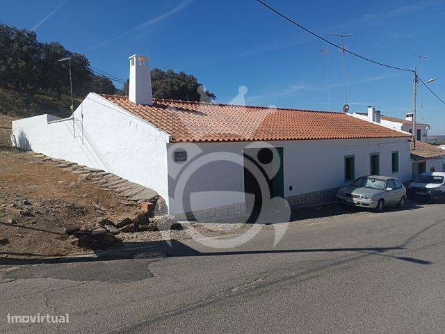 Moradia T3 na Encosta de Monsaraz com Quintal-0