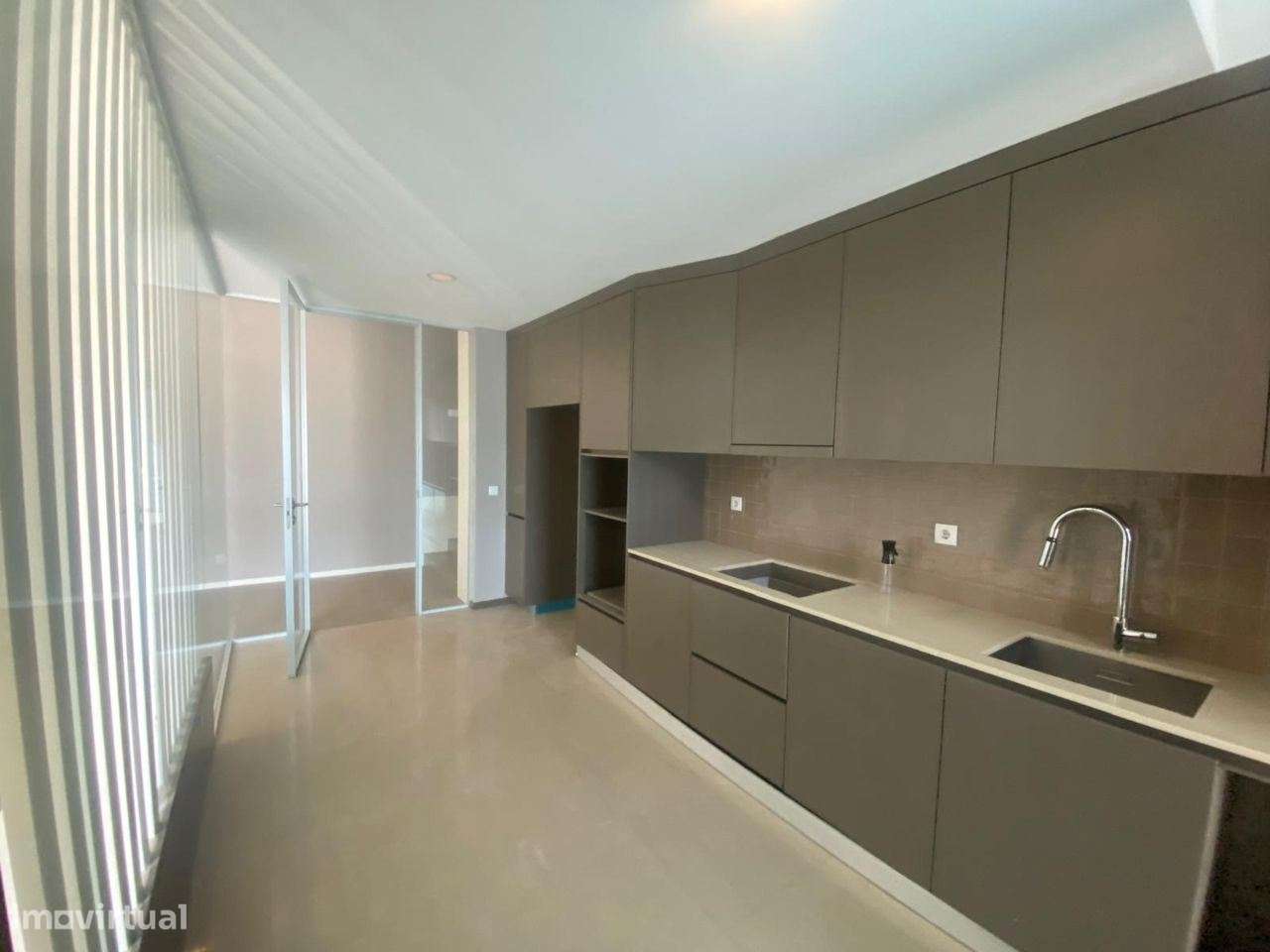 Magnífico T4 C/ 2 Suites/Garagem+2L. Garagem/a 100m da praia/Canidelo-6