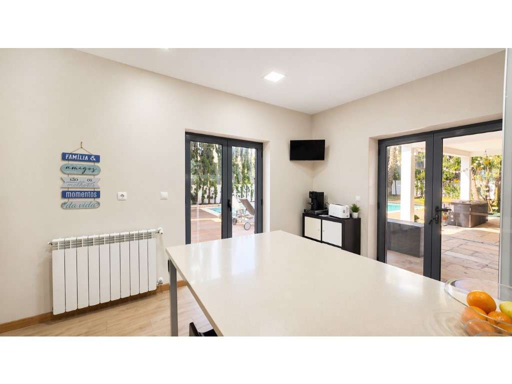 Moradia T4 isolada com piscina privada, jardim, garagem e 595 m² de...-11
