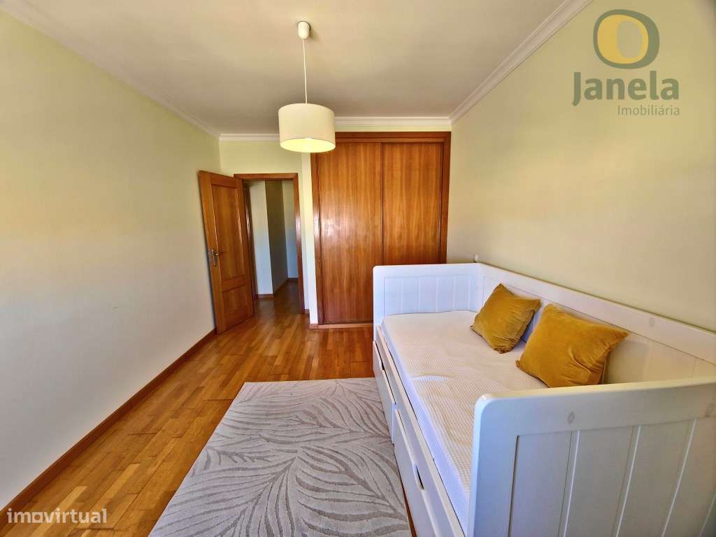 T2 grande com muita luz, duas varandas e boa localização em Faro-28