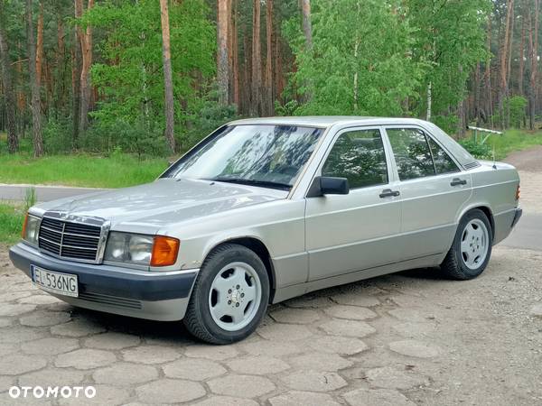 Mercedes-Benz W201 (190) - 1