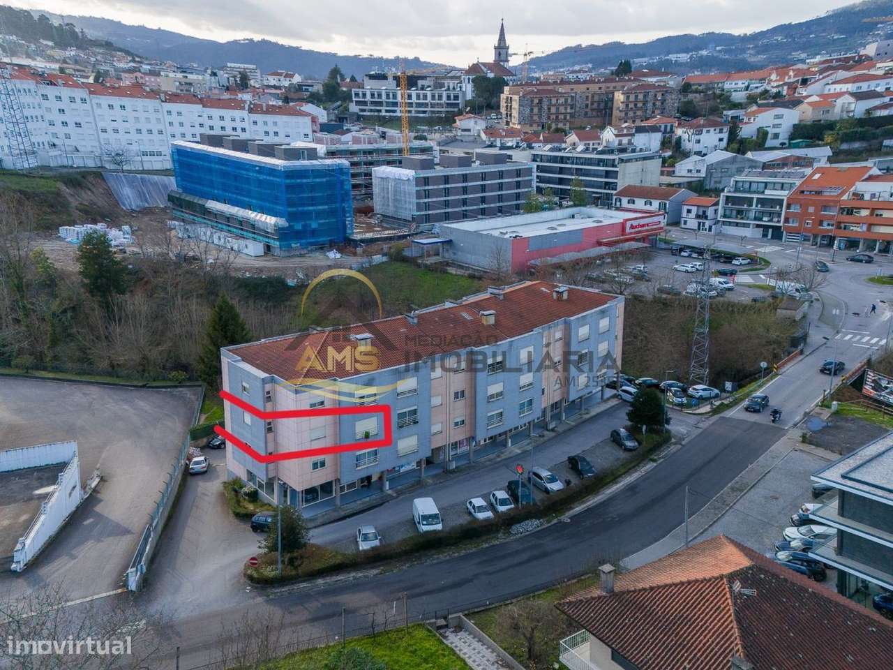 APARTAMENTO T3 COM TRÊS FRENTES E GARAGEM A 5 min a pé do Centro de - Grande imagem: 2/55