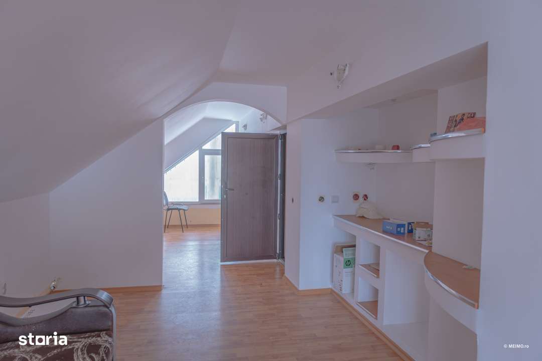 Cladire pentru clinica, pensiune sau centru social - Zemes-11