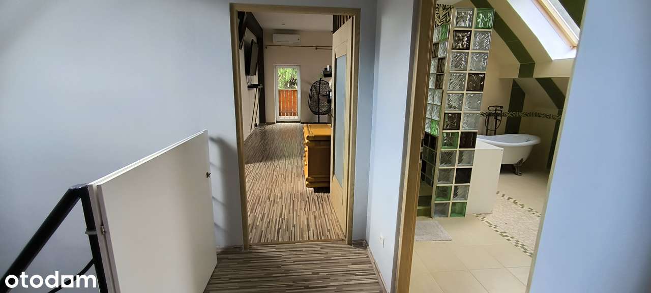 Dom jednorodzinny z basenem i sauną-10