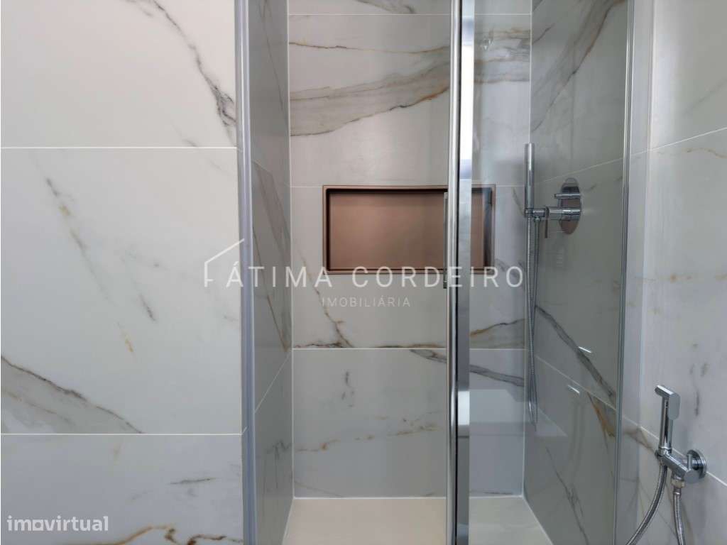 T4 de Luxo com Terraço de 115 m² no Coração de Almada-19