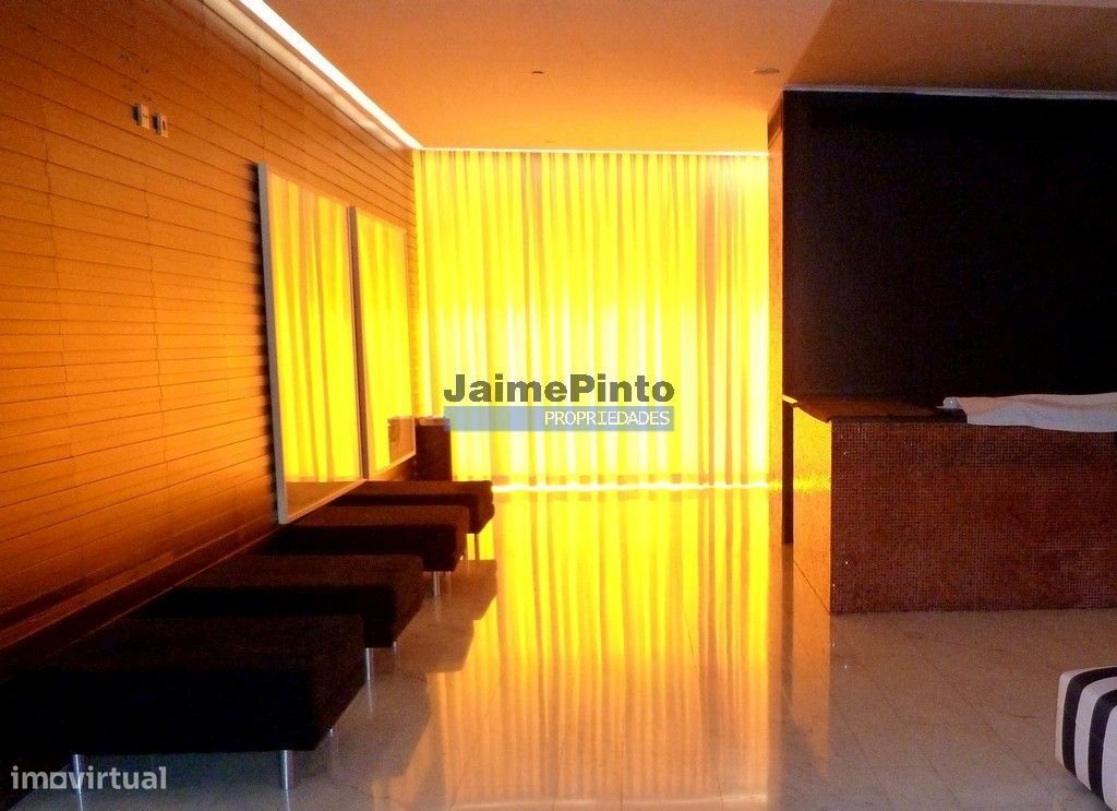 Hotel Luxuoso. Portugal, V. N. de Gaia, Porto. - Grande imagem: 1/5