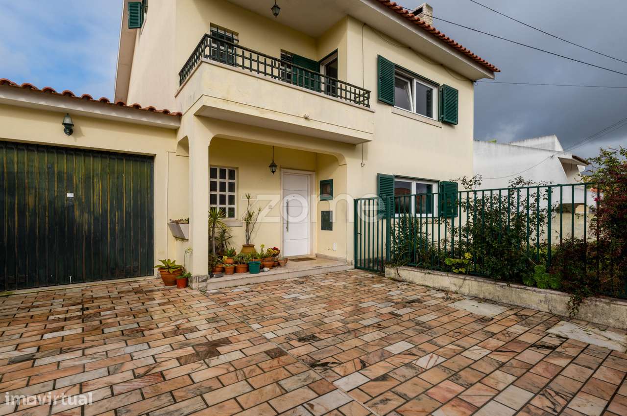 Moradia T4 isolada inserida num lote de 411 m², Parede - Murtal - Grande imagem: 2/39