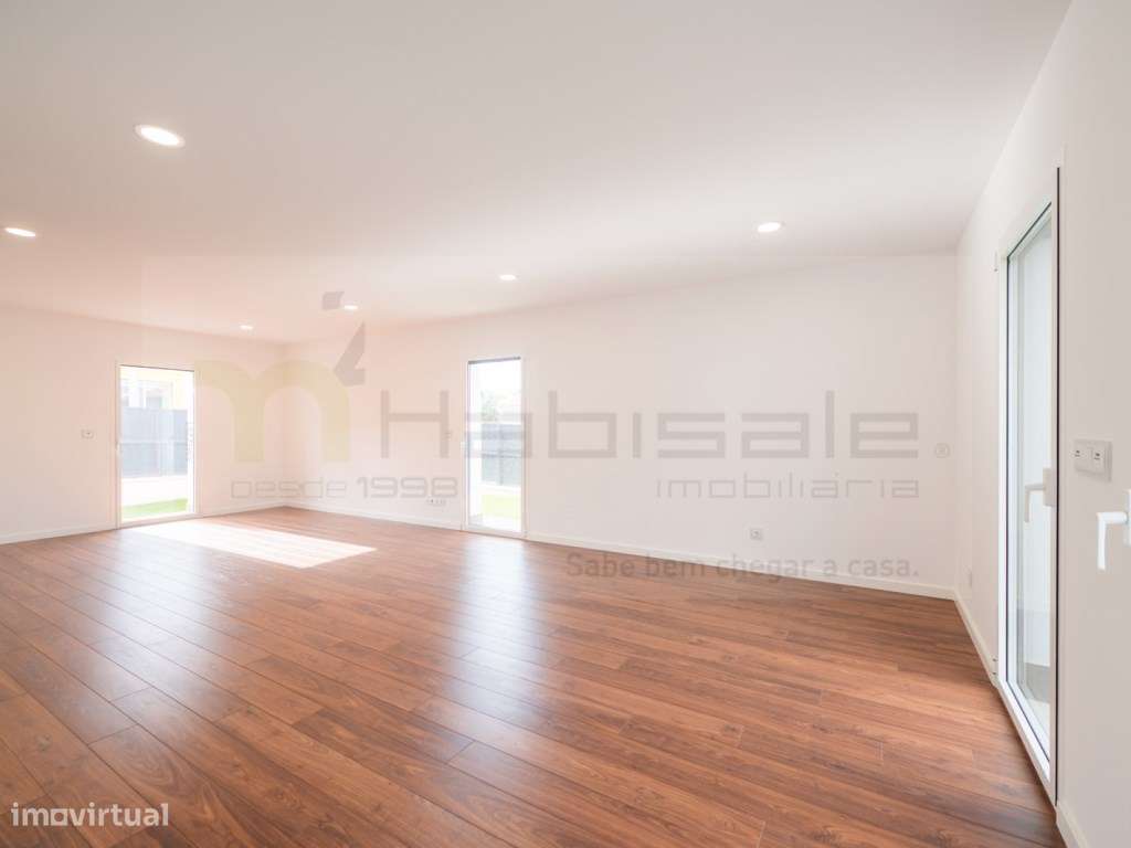 Moradia T3, situada em Areia Cascais, a curta distância da praia do...-9