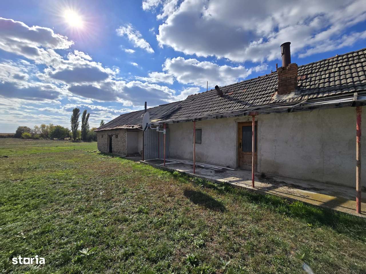 Casa cu doua corpuri de cladire si teren de 5.756 mp - Simand - Imagine principală: 4/6
