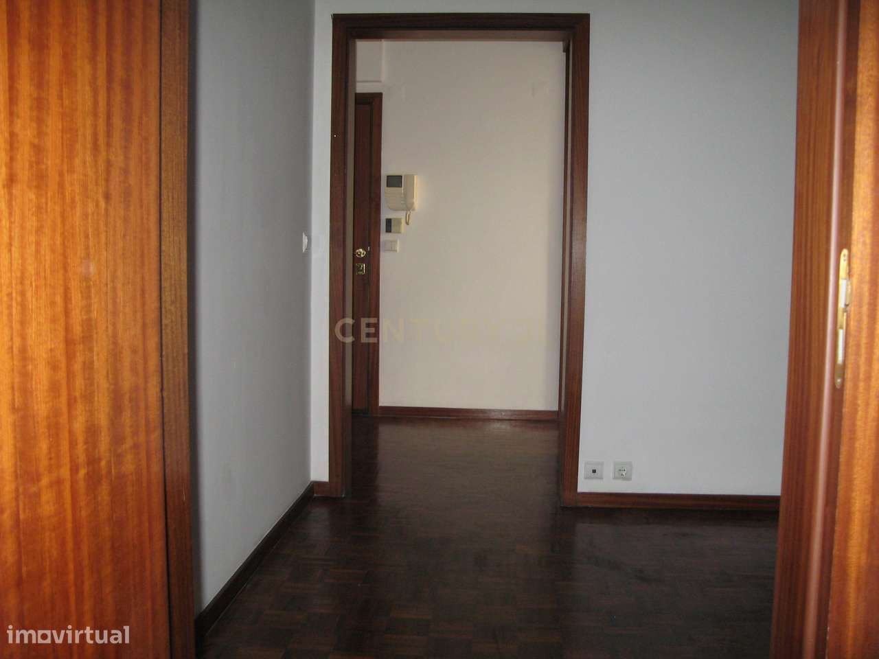 T1 com garagem e cozinha equipada - Grande imagem: 5/14