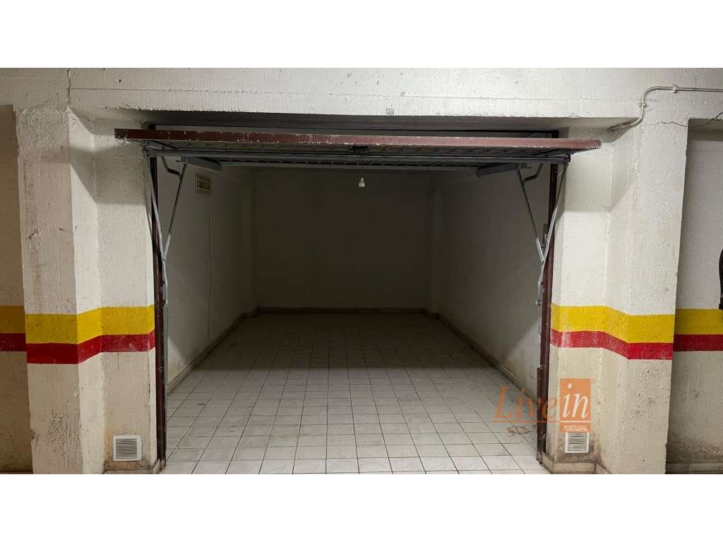 Garagem (BOX) com 17 m2 em Algueirão-Mem Martins - Grande imagem: 4/7