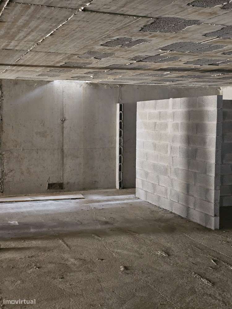 Apartamento T2 moderno com piscina e garagem-22