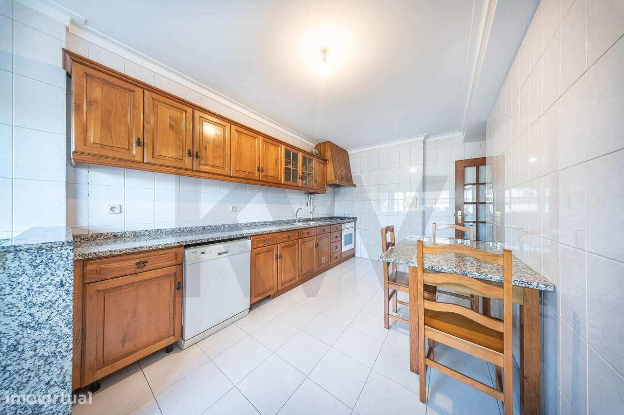 Apartamento T3 com varanda, lareira e ótima exposição solar em Nogueir - Grande imagem: 4/32