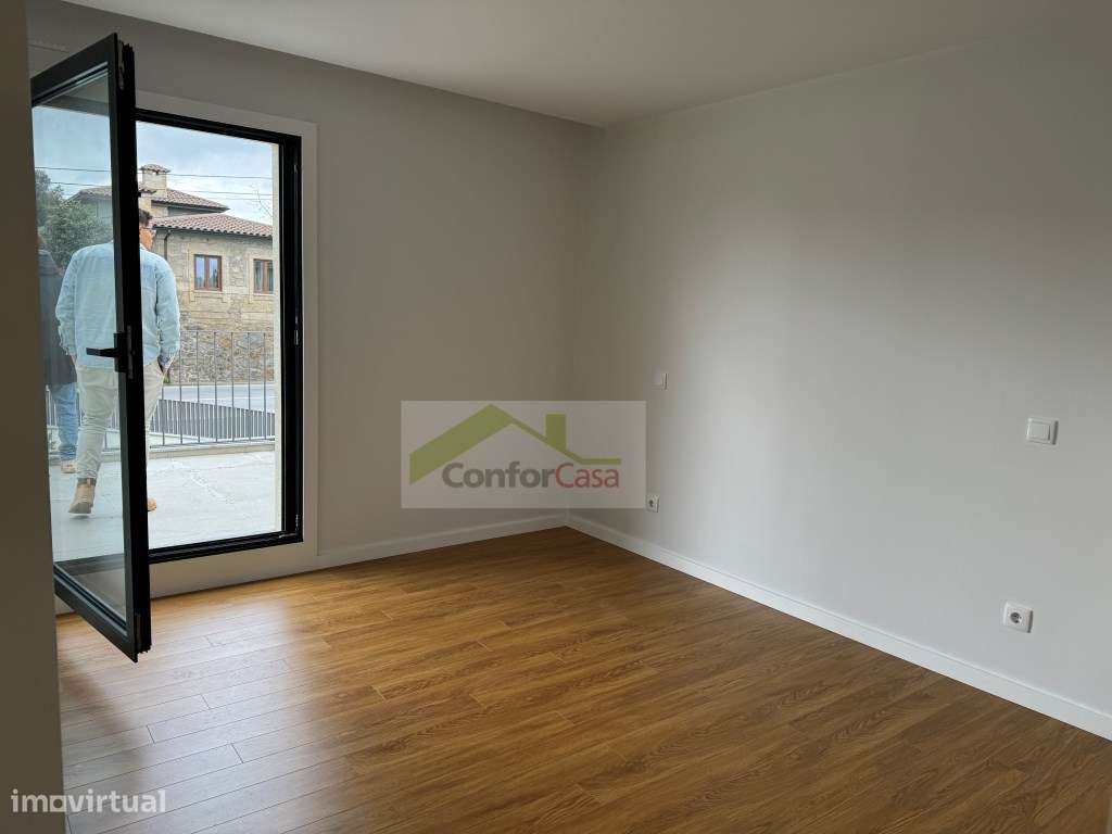 Moradias Luxuosas Novas T3 em Palmeira - Braga, com Jardim e Suítes-23