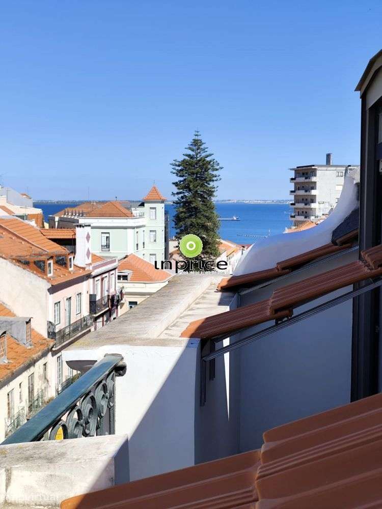 Apartamento T2 Penthouse com Vista Rio em São Vicente – Totalmente-3