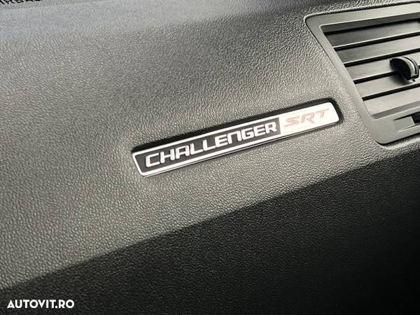 Dodge Challenger - 35