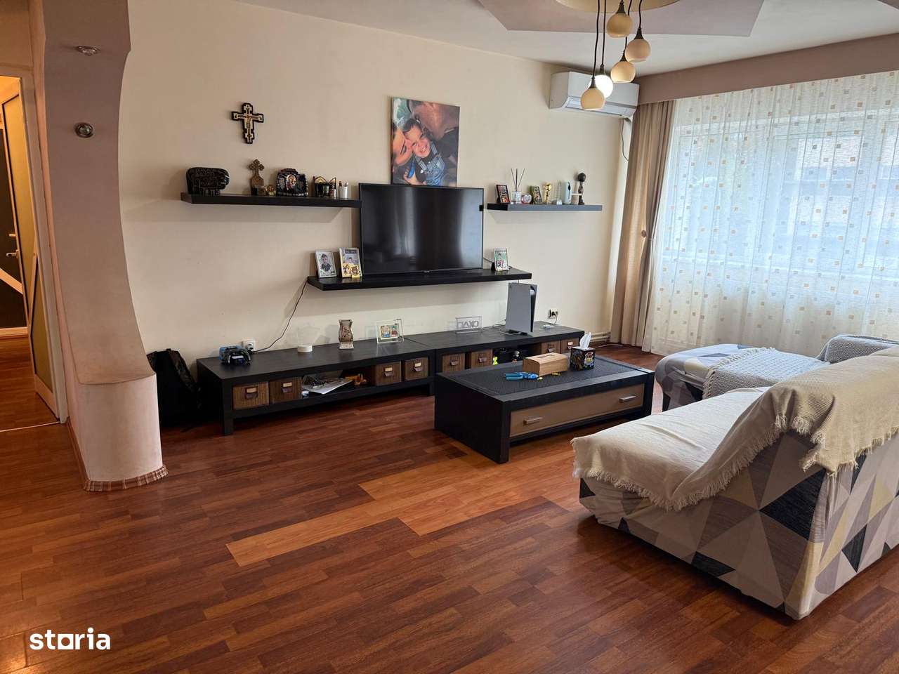 De Vanzare Apartament cu 3 camere zona Calea Calarasilor(Central)-1