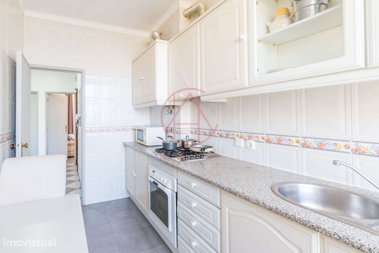 Oportunidade à Sua Porta: T2 na Avenida do Bocage!-16