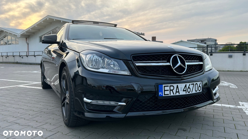 Mercedes-Benz Klasa C 180 Coupe BlueEFFICIENCY 7G-TRONIC - 2