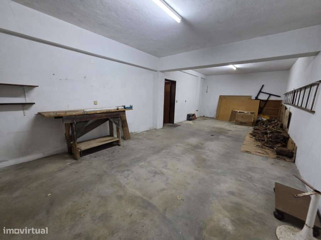 Moradia T5 com Garagem e Jardim | Centro de Elvas-36