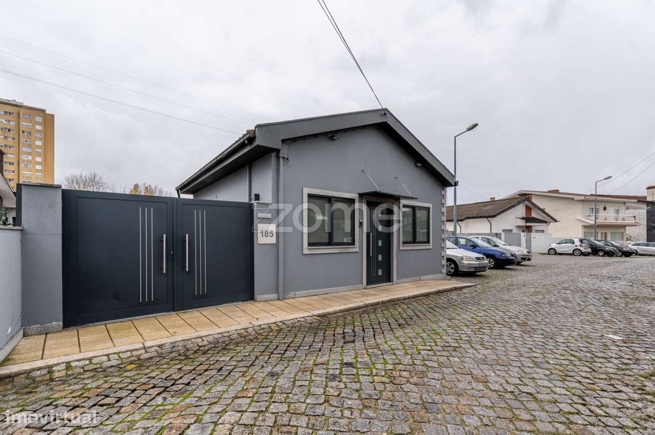 Moradia T2+1 térrea com jardim e garagem na Cidade da Maia! - Grande imagem: 1/23