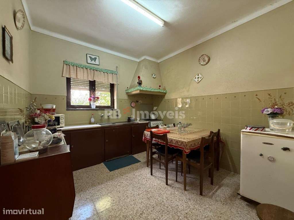 Moradia T3 situada numa aldeia do concelho de Tomar. - Grande imagem: 5/24