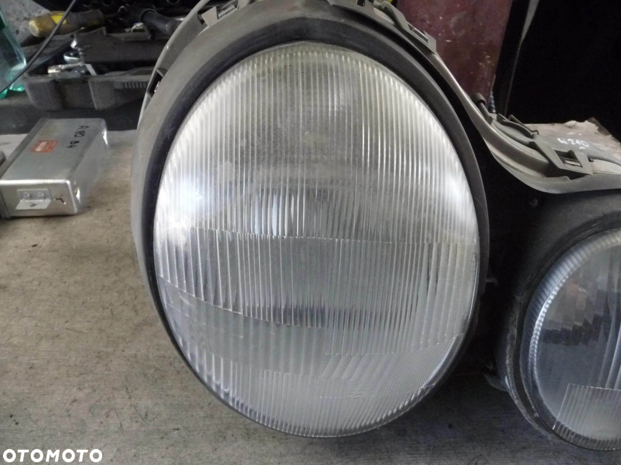 MERCEDES E-KLASA W210 PRZEDLIFT 95-99  LAMPA REFLEKTOR PRAWY PRZÓD PRZEDNIA PRAWA - 3