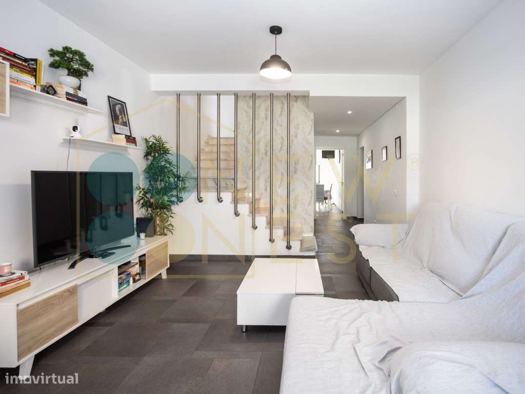 Moradia T2+2 com garagem e jardim, a dois passos do Parque do Serra...-5