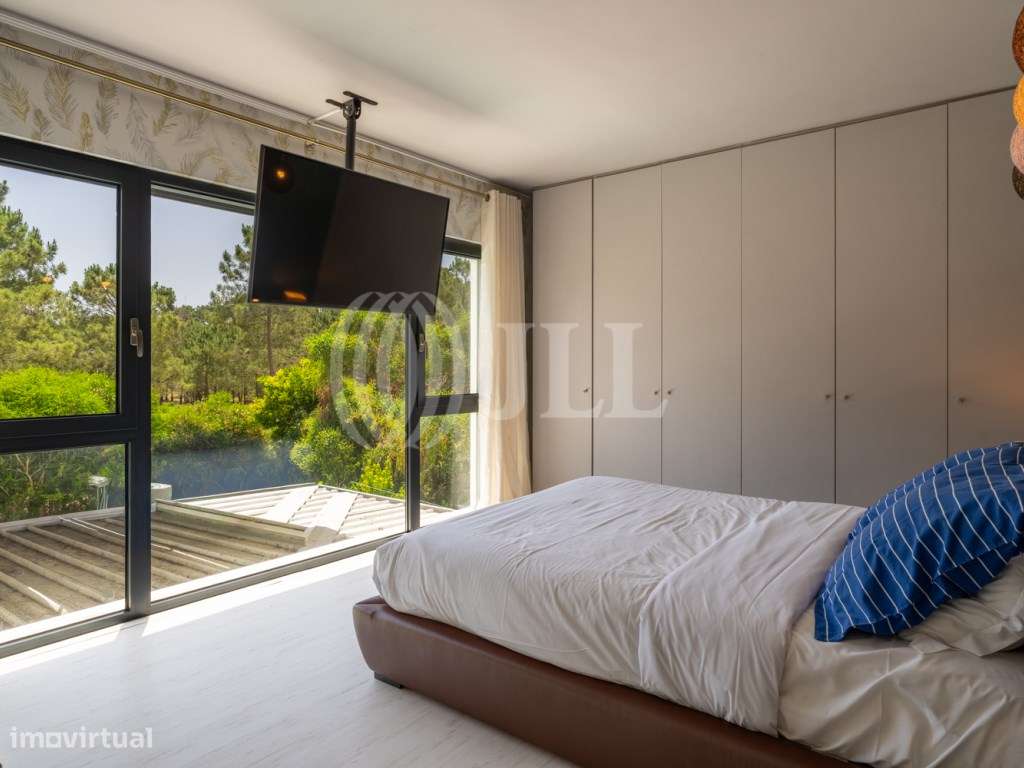 Moradia T5 com piscina, na Herdade da Aroeira, Almada-14