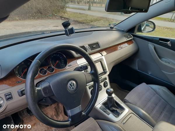 Volkswagen Passat 2.0 TDI Comfortline - 9