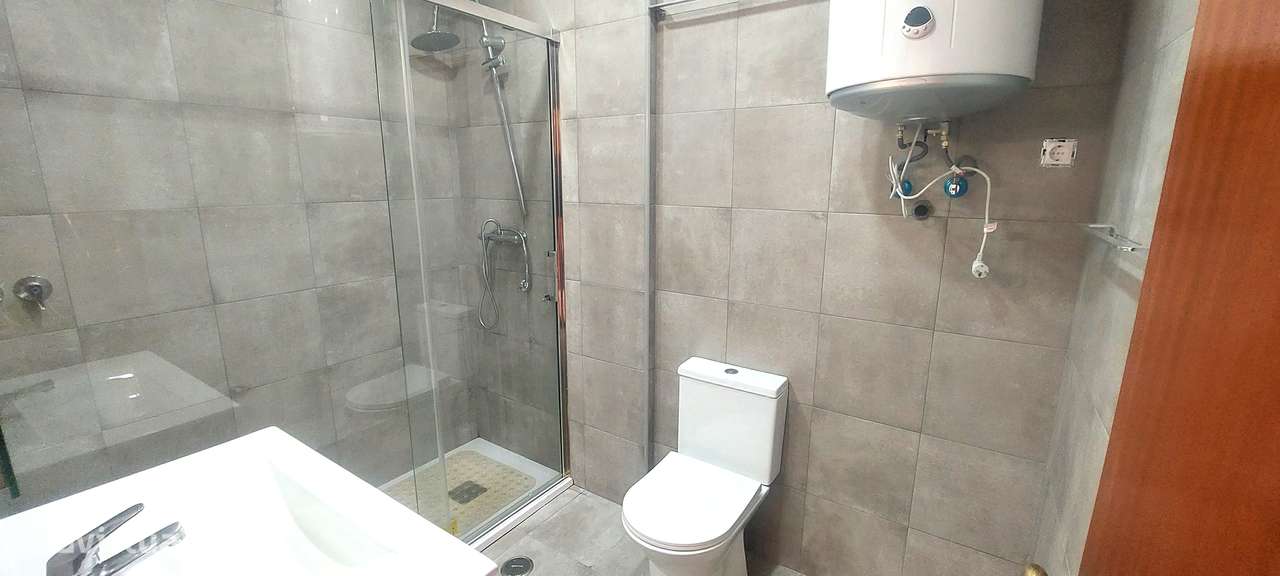 VALE FLORES - T3 REMODELADO COM SUITE NUM R/C-12