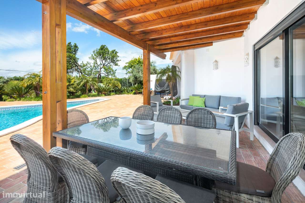 CASA DOS SONHOS EM CALIÇAS COM 4 QUARTOS, PISCINA E GARAGEM-19