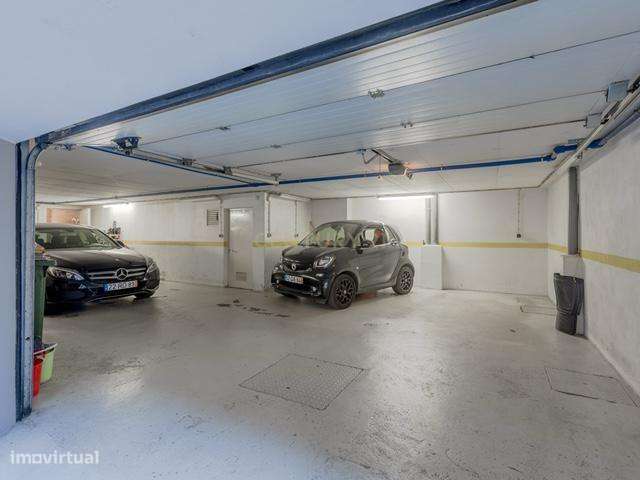 Moradia T6 com Jardim Interior e Garagem na Lapa – Junto à Embaixada d-29