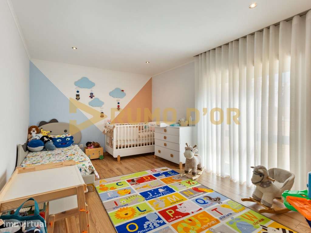 Exclusivo T3 em Condomínio Privado no Carregado com Terraço, Varand...-14