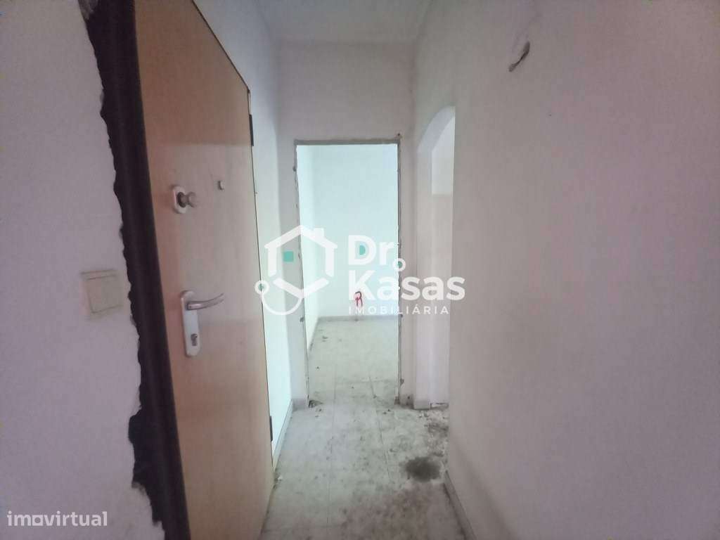 Apartamento T1 renovado na Baixa da Banheira-3