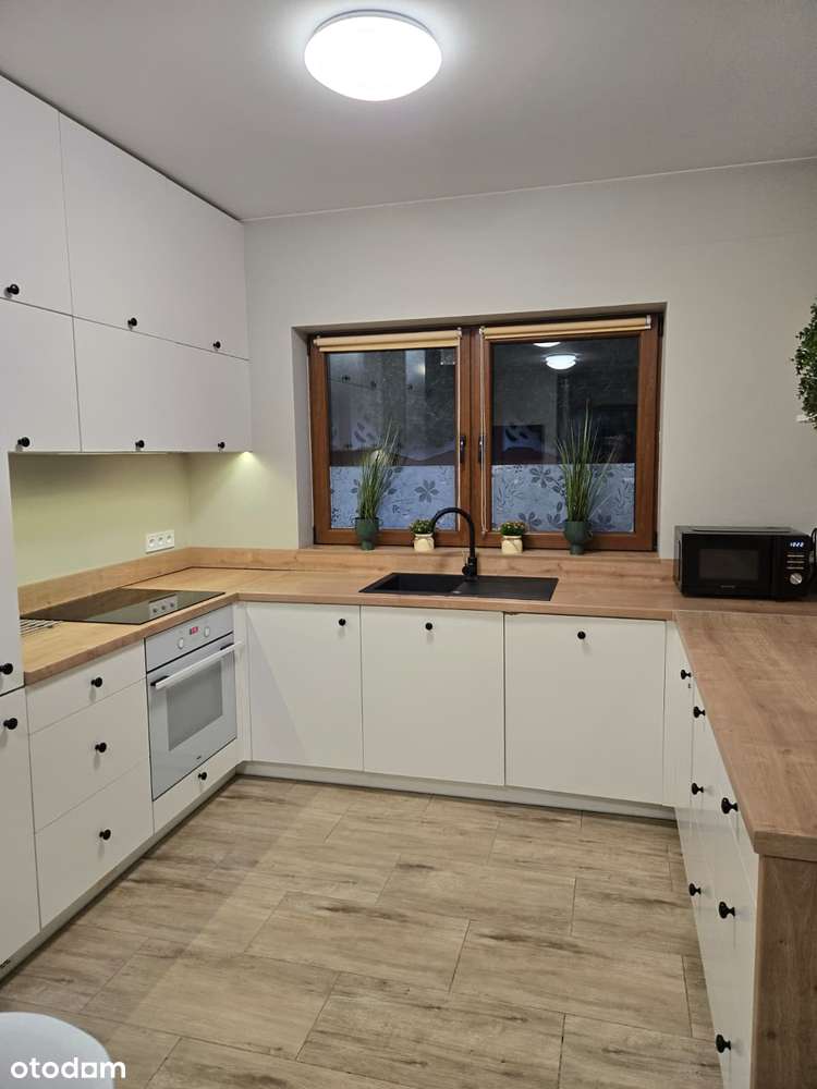 GOTOWY DO ZAMIESZKANIA DOM W ZABUDOWIE SZEROGOWEJ Z WIDOKIEM NA GÓRY - Pełny obrazek: 4/16