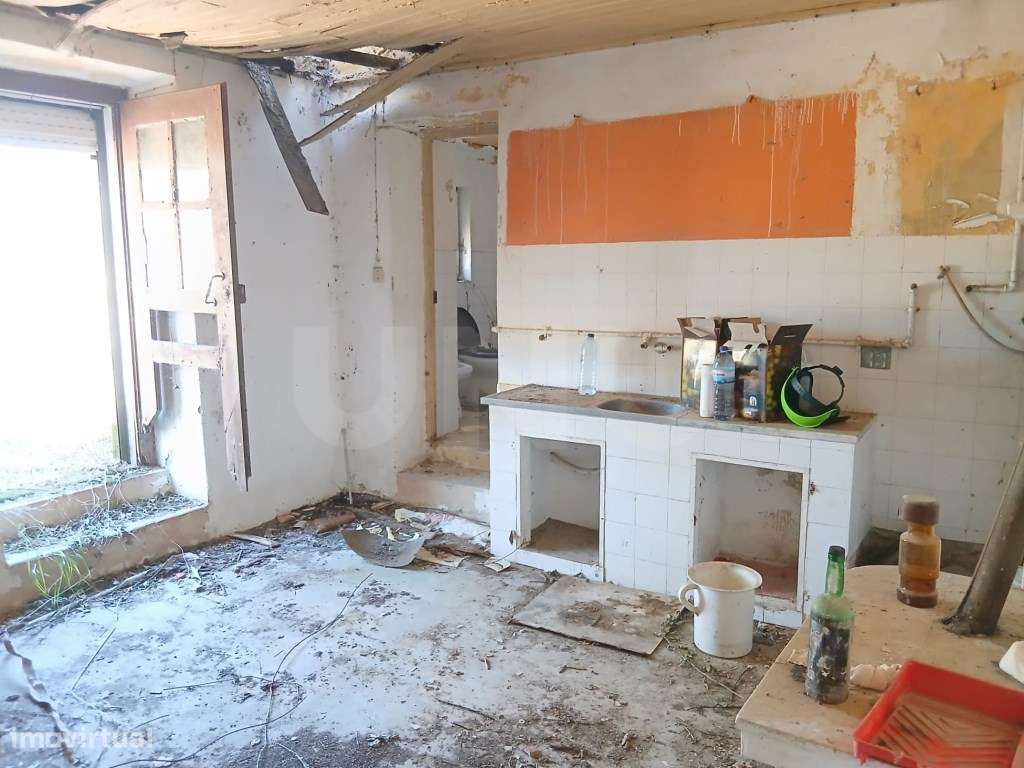 Moradia T3, em terreno de 1663 m² ,para reconstrução total, a 5 min...-19
